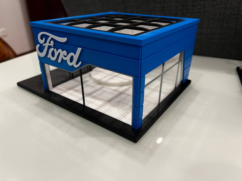 Ford logolu araç garajı