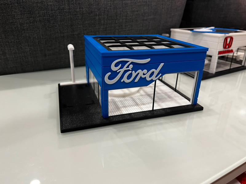 Ford logolu araç garajı - Görsel 3